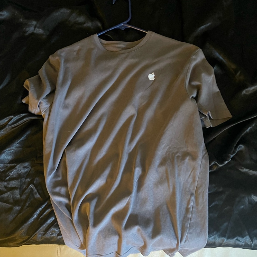 LOT of 21 pieces: Official Apple Store jackets and shirts - Picture 5 of 6